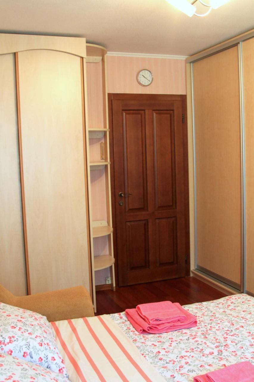 Apartment Near Metro Akademgorodok Kiev Exterior foto